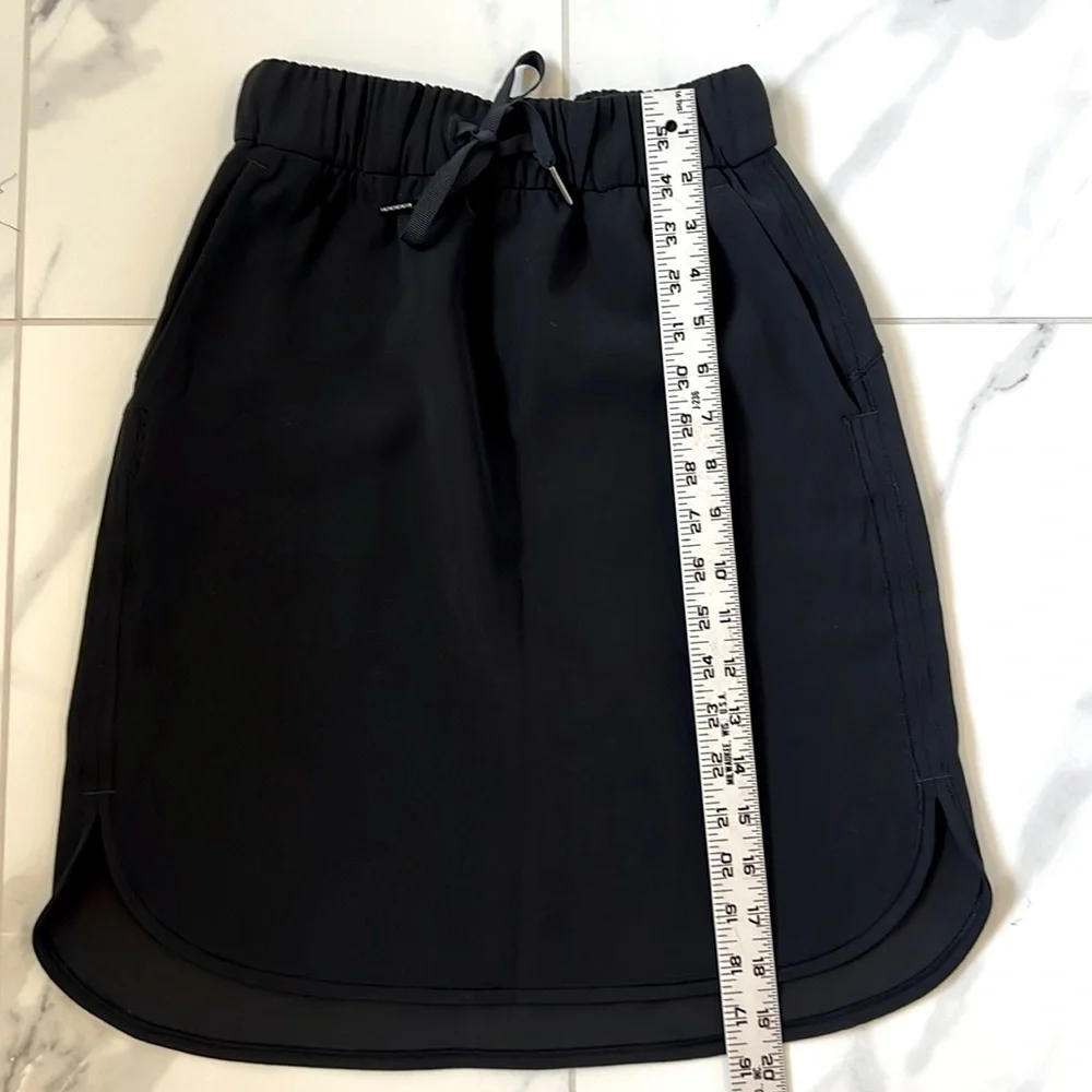 Lululemon On The Fly Woven Black Mid Length Skirt Women’s Size 2